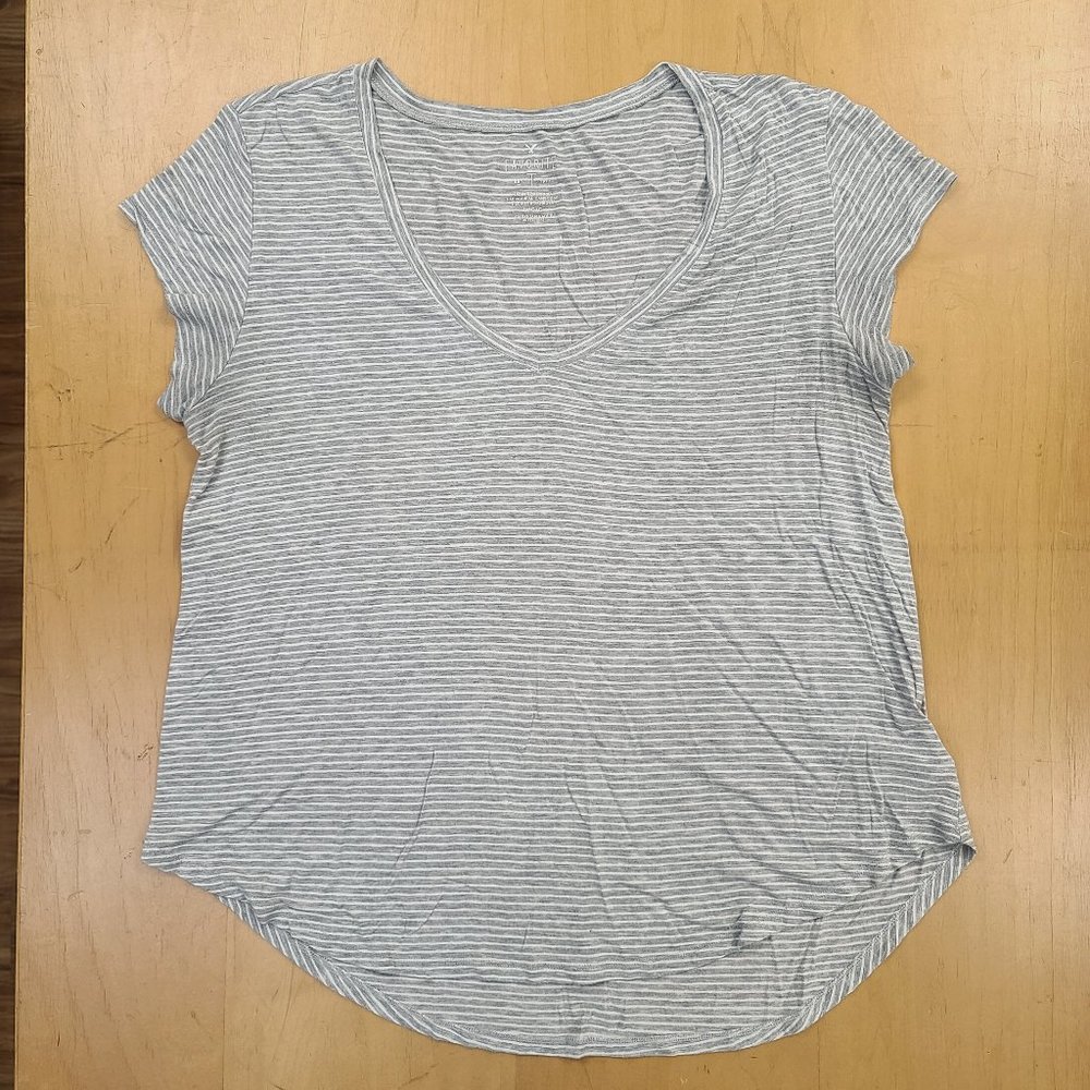 Women's - American Eagle - Hi-Low V-neck - SS T-shirt